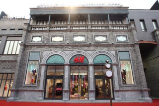 H&M Store Front