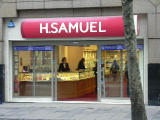 H Samuel Store Front